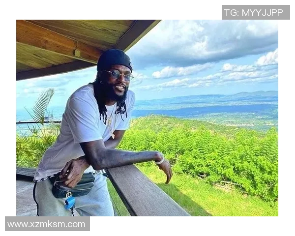 足球明星奢华生活引发争议网友热议炫富行为是否合适